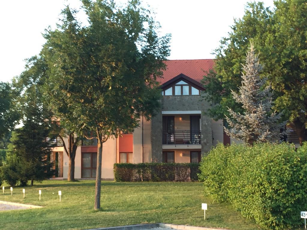 Birdland Villapark Golf View Bük Buitenkant foto